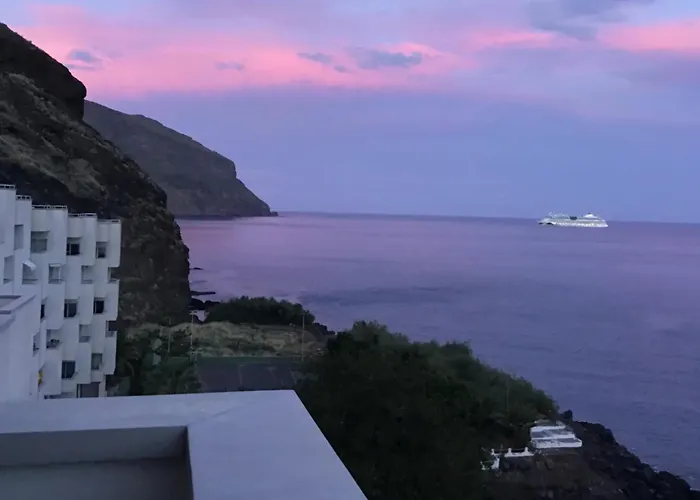 Ocean Front Playa Chica 公寓 *